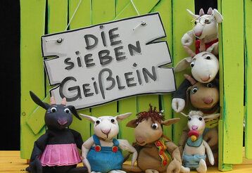 Szene aus dem Puppenspiel „Die sieben Geisslein“