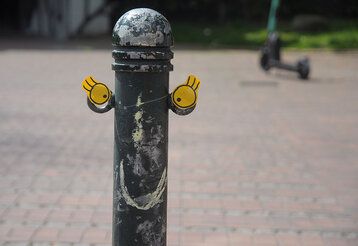 Straßenpöller im Rahmen der Akki-Aktion Zoomran!