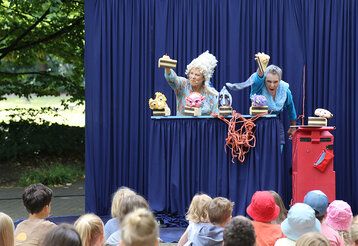 Auftritt einer Theatergruppe beim Akki Sommertheater