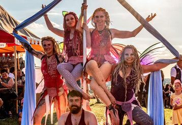 Auftritt des Avalon Luftfeen Zirkus