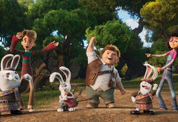 Animationsfilm, drei Kinder und drei Hasen in Schotten-Klamotten stehen vor Bäumen und strecken die geballten Fäuste in die Luft