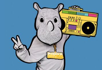 DIKKA Nashorn mit Ghettoblaster, Hintergrund blau