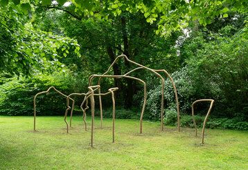 Skupltur im Malkastenpark, Katie Paterson, To Burn, Forest, Fire, 2021 – ongoing.