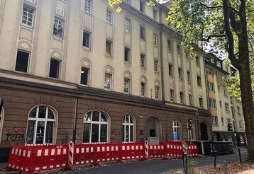 Die Fassade der Eisenstraße 49 in Düsseldorf