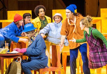 Probe Junges Schauspiel: Emil und die Detektive, auf dem Bild zu sehen: Moritz Klaus, Agnes Kammerer, Rainer Philippi, Jonathan Gyles, Emilia Rosa de Fries, Yaroslav Ros, Maleika Dörschmann