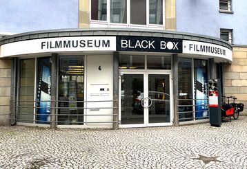 Eingang des Filmuseums und der Blackbox von außen