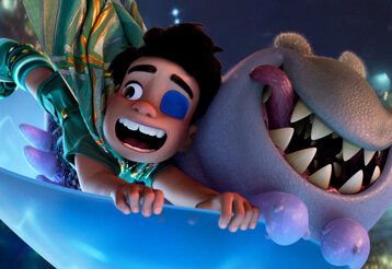 Szene aus dem Animationsfilm Elio, eine Junge fliegt mit einem Alien durchs Weltall