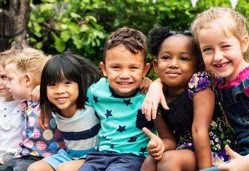 Ein Gruppe von Kindern im Kindergarten