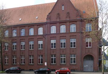 Gymnasium Bernburger Straße Düsseldorf von außen