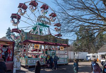 Historisch anmutendes Riesenrad