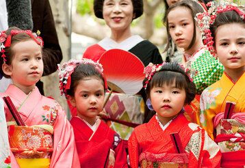 Mädchen in Kimonos beim Japan-Tag in Düsseldorf