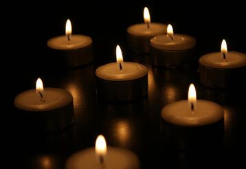 Kerzen im Dunklen