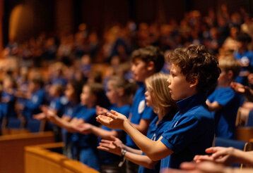 Kinder bei der Singpause