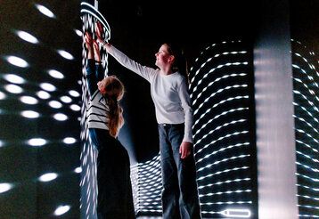 Zwei Kinder im Kinderraum des Museums Kunstpalast