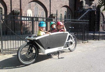 Kinder im Lastenrad