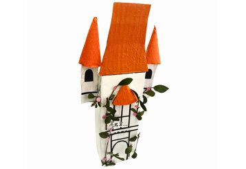 Märchenschloss aus Pappe gebaut