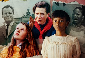 Collage von alten Fotos und jungen Schauspieler:innen