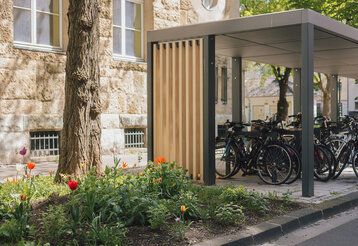 Das Düsseldorfer Design der Mobilitätsstationen - hier im Bild die am Friedensplätzchen - wurde jetzt mit dem "iF Design Award 2023" ausgezeichnet