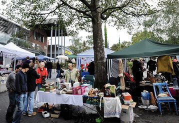 Trödelmarktstände vor der Gottschalksmühle