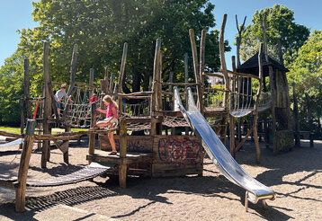 Spielgerüst auf dem Planetenspielplatz
