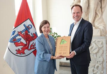 Mitglied des Vorstandes, Sabine Deutscher und Herrn Oberbürgermeister Dr. Stephan Keller