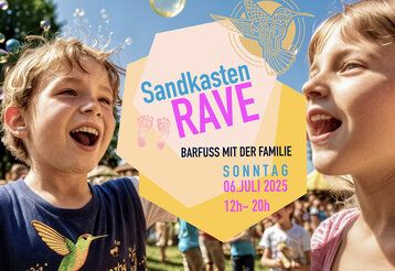 Zwei lachende Kinder, Seifenblasen und Typografie