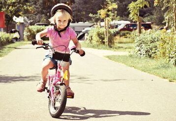 Kind auf Fahrrad