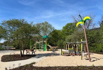 Eröffnung am 24. April: Der neue Kinderspielplatz an der Nixenstraße lädt zum Spielen im Dschungel ein.
