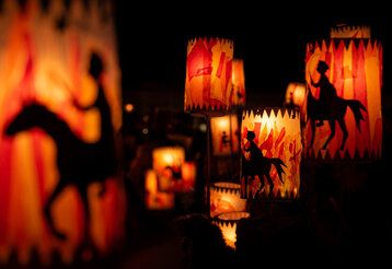 St. Martins-Laternen leuchten im Dunklen