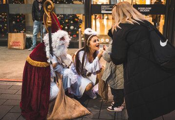 Am 6. Dezember kommt der Nikolaus zu Besuch ins Shopping Center und bringt Kinderaugen zum Leuchten.