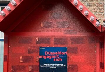 Weihnachtshütte Ehrenamt auf dem Weihnachtsmarkt Düsseldorf