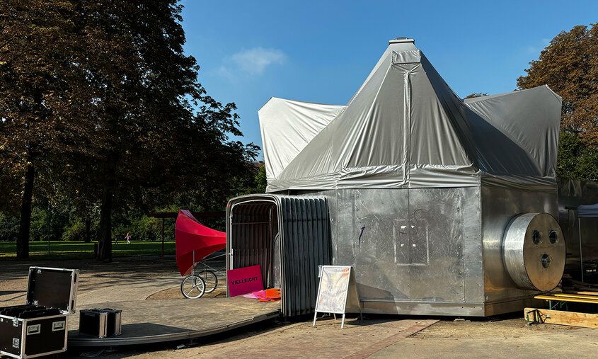 Das UFO der deutschen Oper am Rhein auf dem Frankenplatz